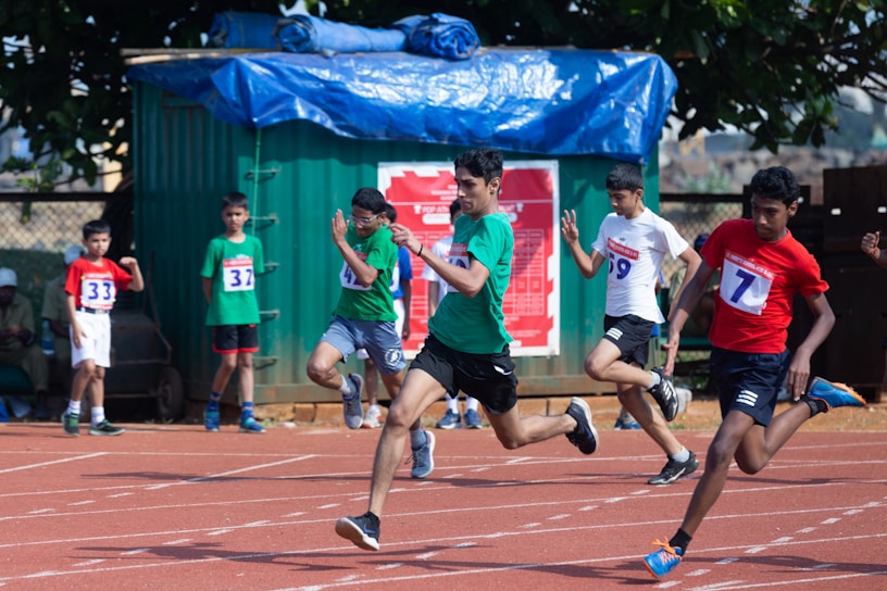 Children eagerly lining up at the start of the 1,000 m kids’ race, their faces full of excitement and determination.