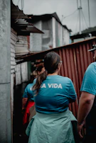 A group of professionals from Alianza Viva collaborating, embodying the partnership behind the brand alliances.