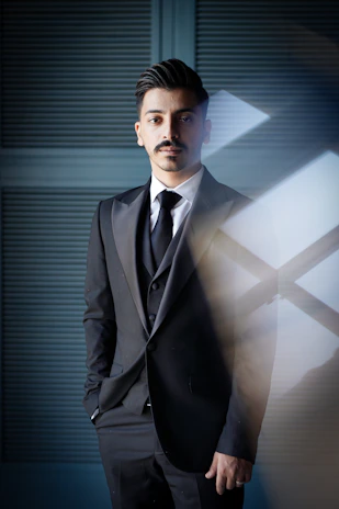 a man in a suit and tie posing for a picture