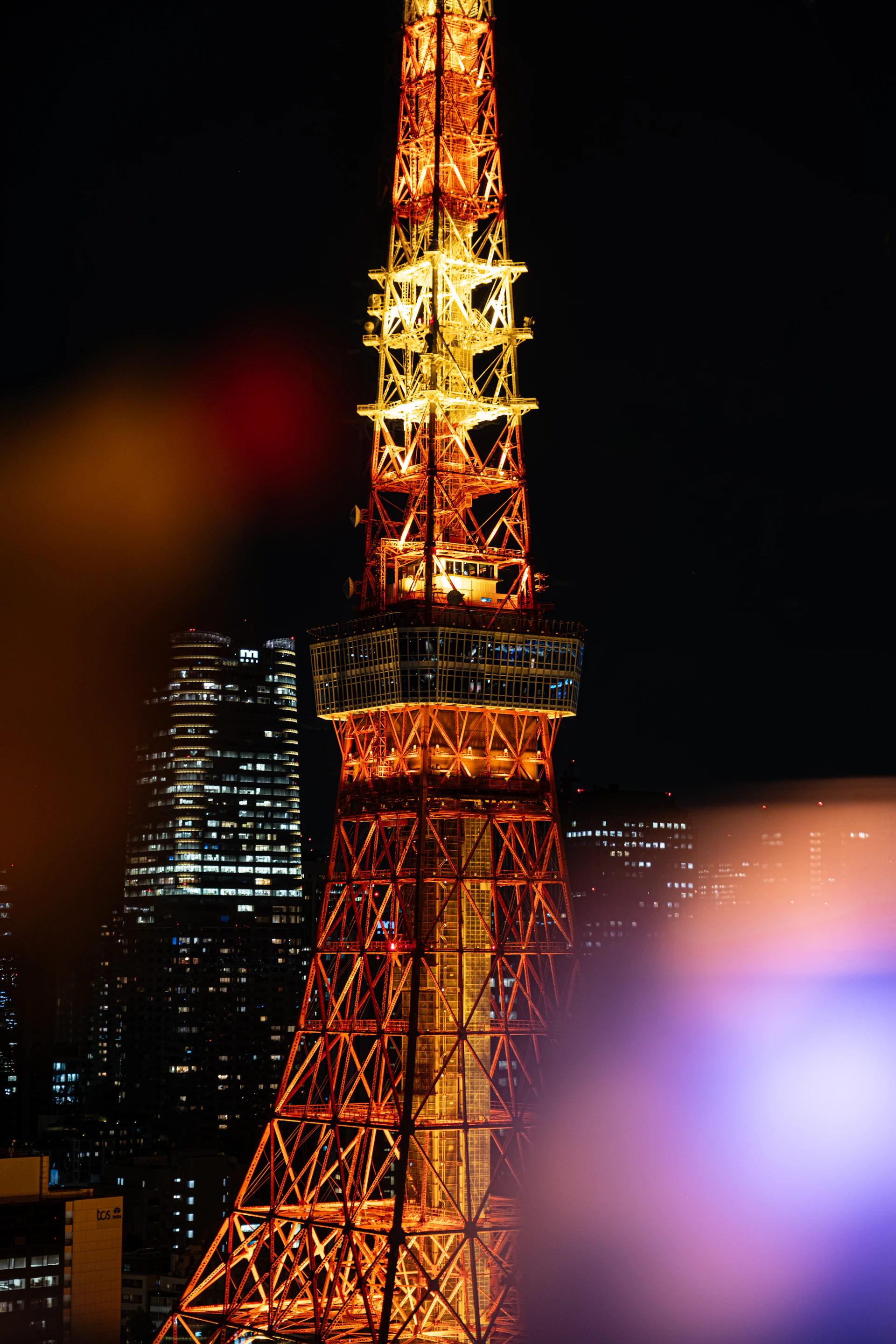 gray computer monitor