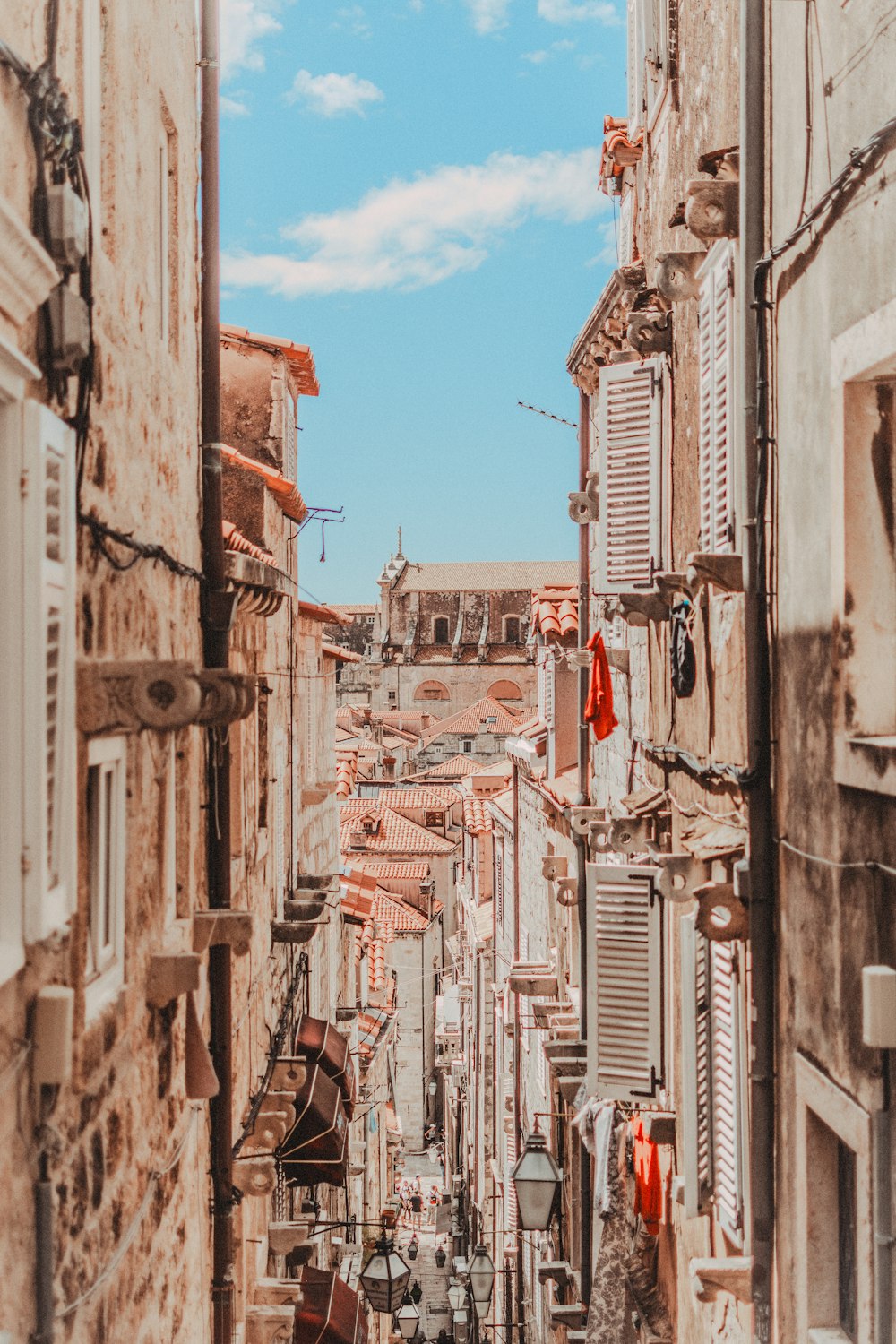 a narrow street with a few buildings on both sides