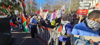 A group of passionate people gathered at a political rally holding Fremdrift banners.