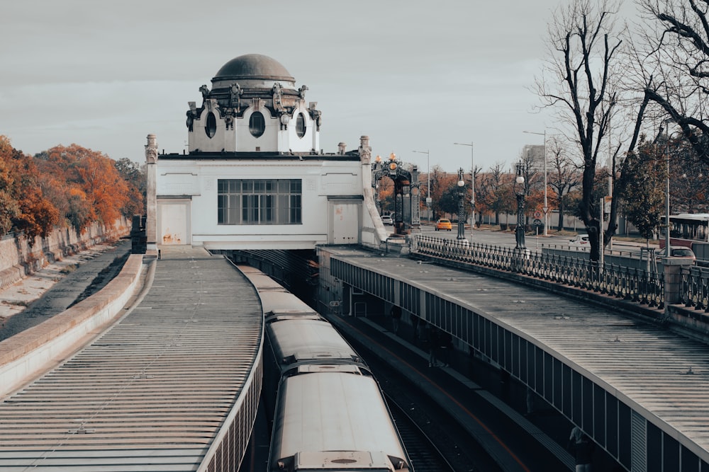 a train traveling down train tracks next to a building