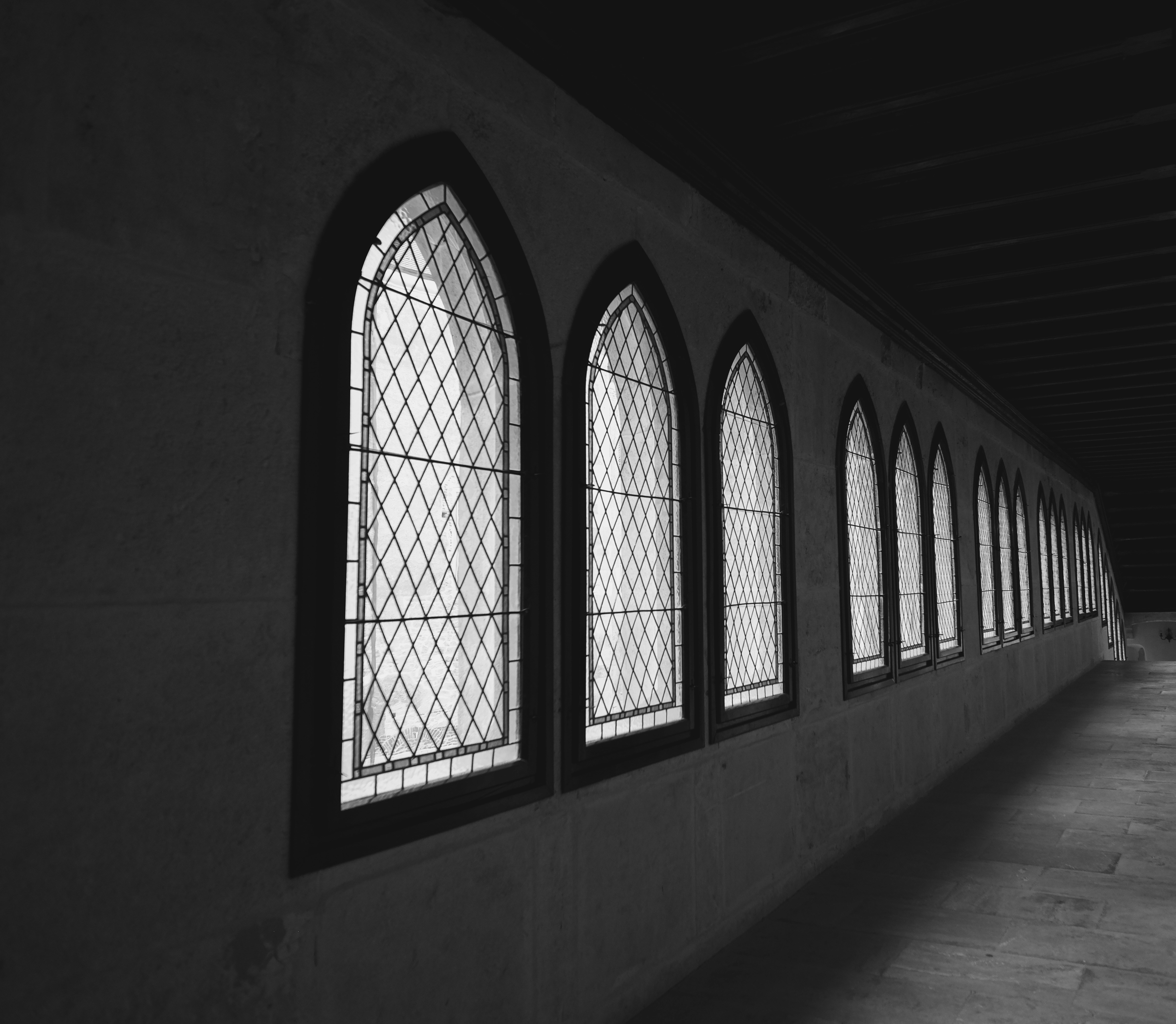 a black and white photo of windows in a building