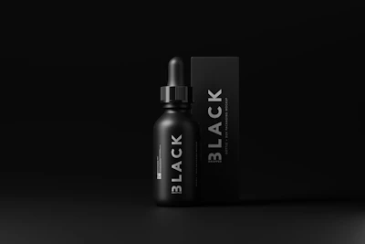 Elegant black packaging with the névoa preta logo embossed in silver.