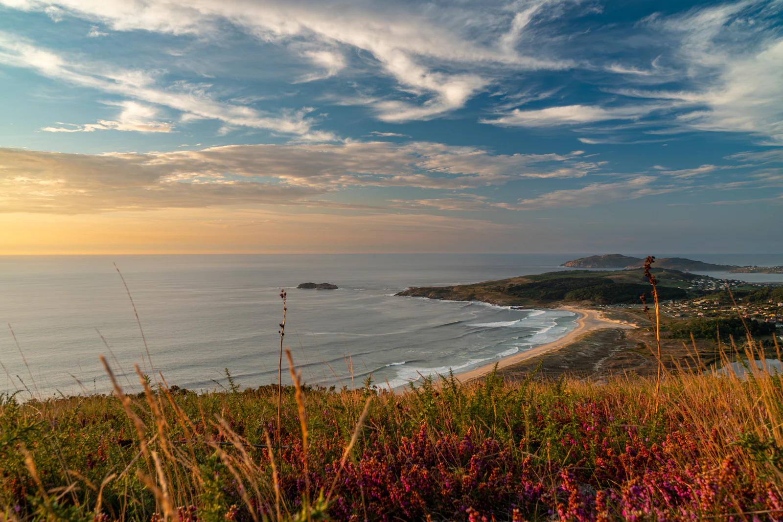 Costa de la comarca de Ferrol al atardecer