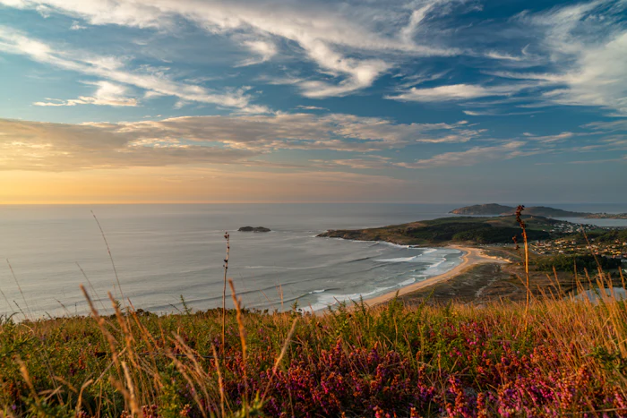 Costa de la comarca de Ferrol al atardecer