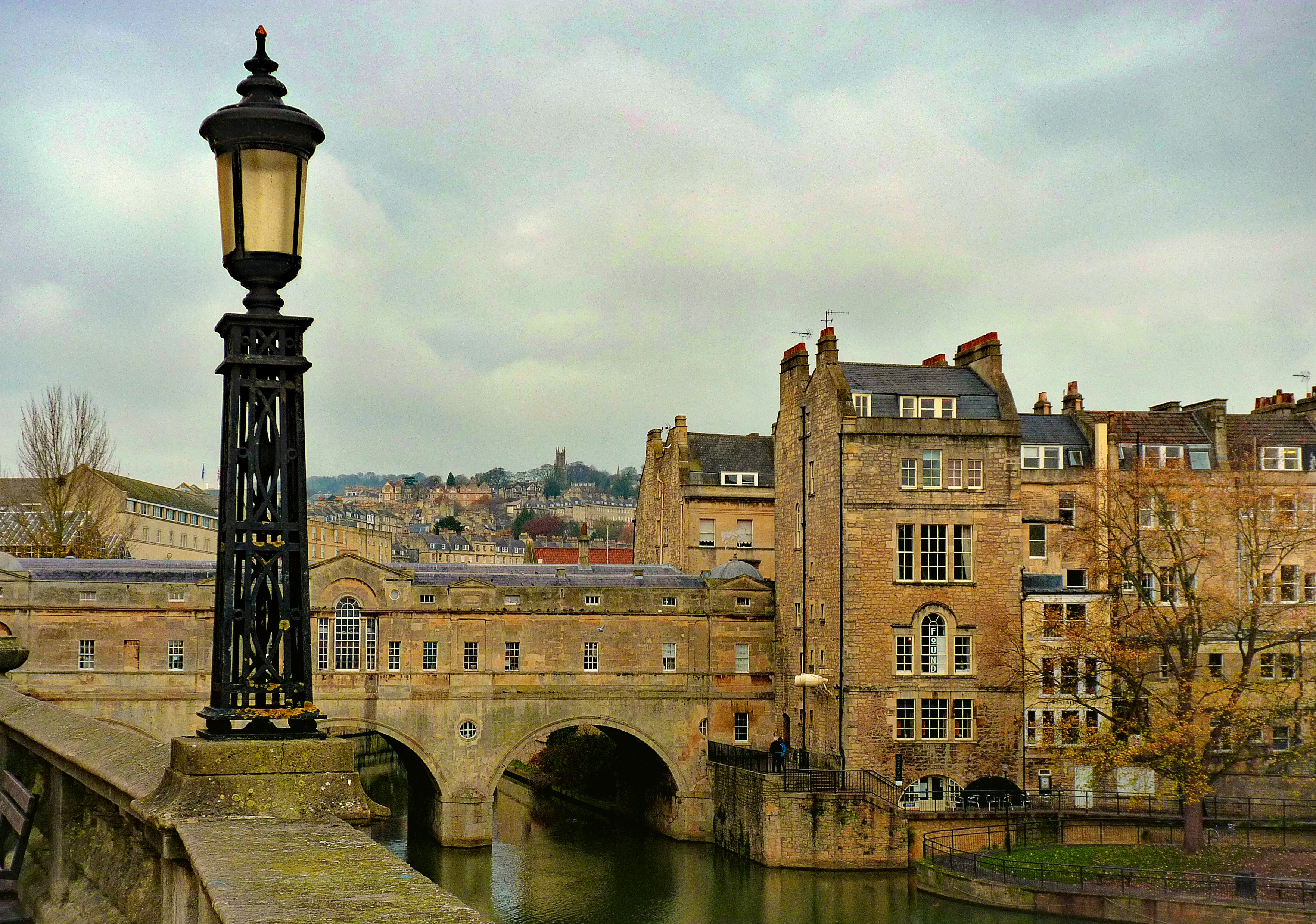 Gaze over the city from Magdalen Bridge photo 3