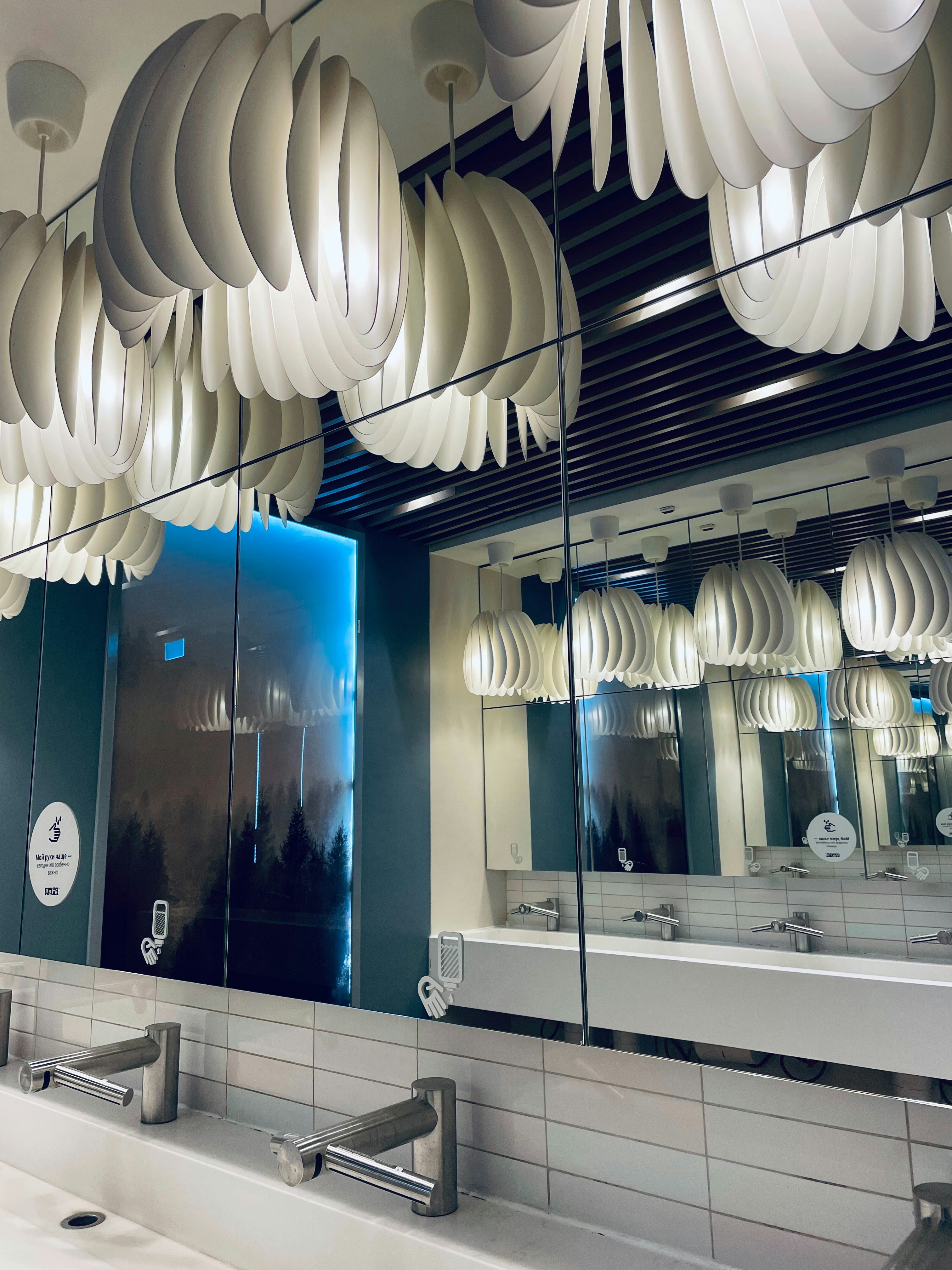 Éclairage LED : comment illuminer une salle de bain sans fenêtre