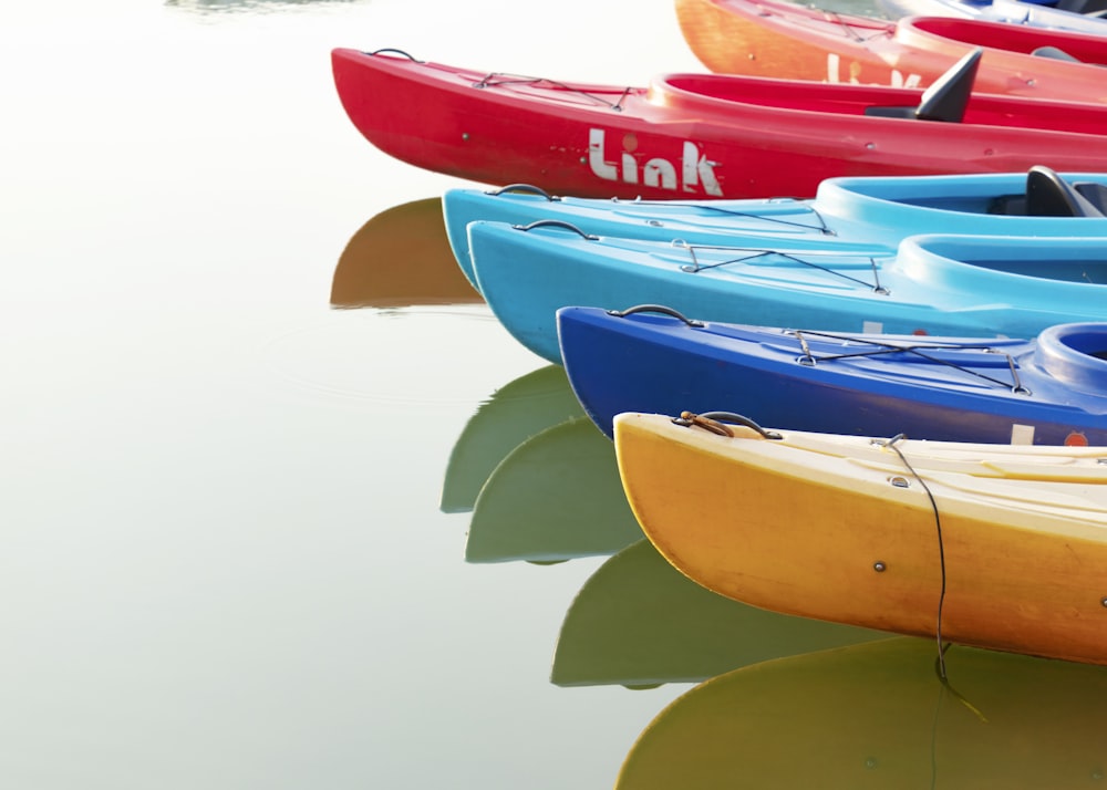 a row of kayaks sitting on top of a body of water