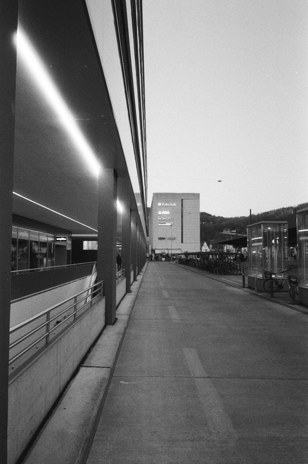 a black and white photo of an empty street