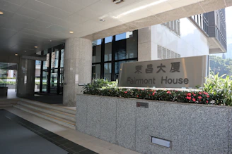 Modern office building with a welcoming entrance and clear signage of quatroviva