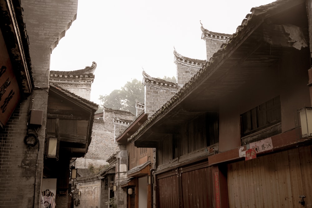 a narrow alley way with old buildings on both sides