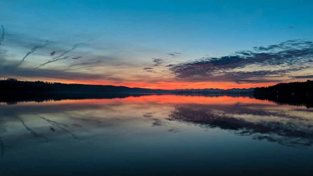 a lake that has some water in it