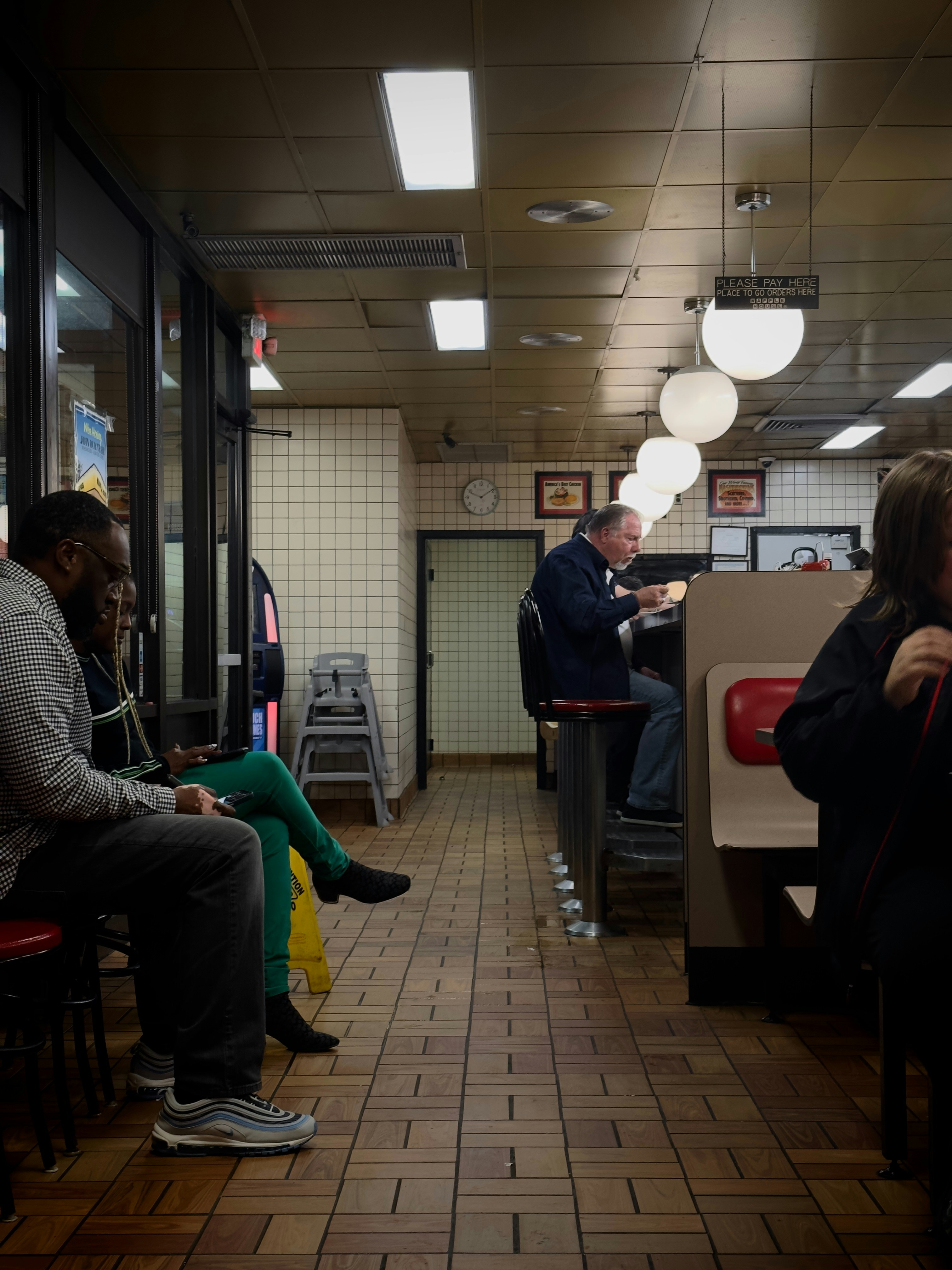 연예인과의 식사 꿈 해석: 꿈 속의 명성과 다양한 의미들