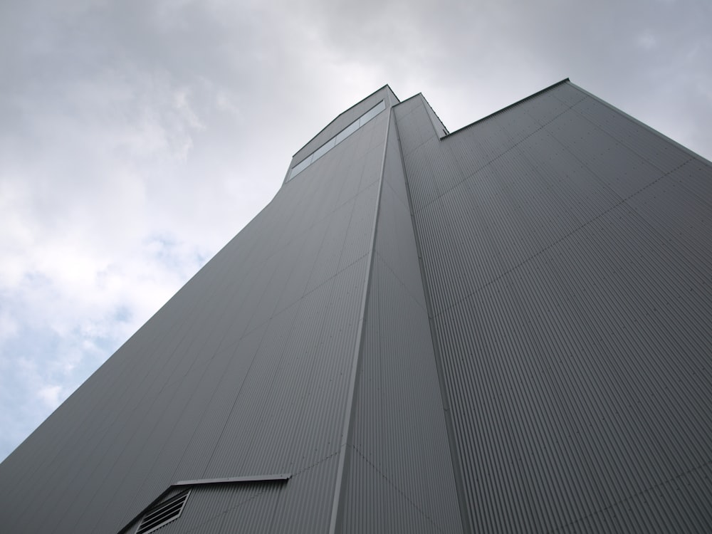 a tall building with a sky background