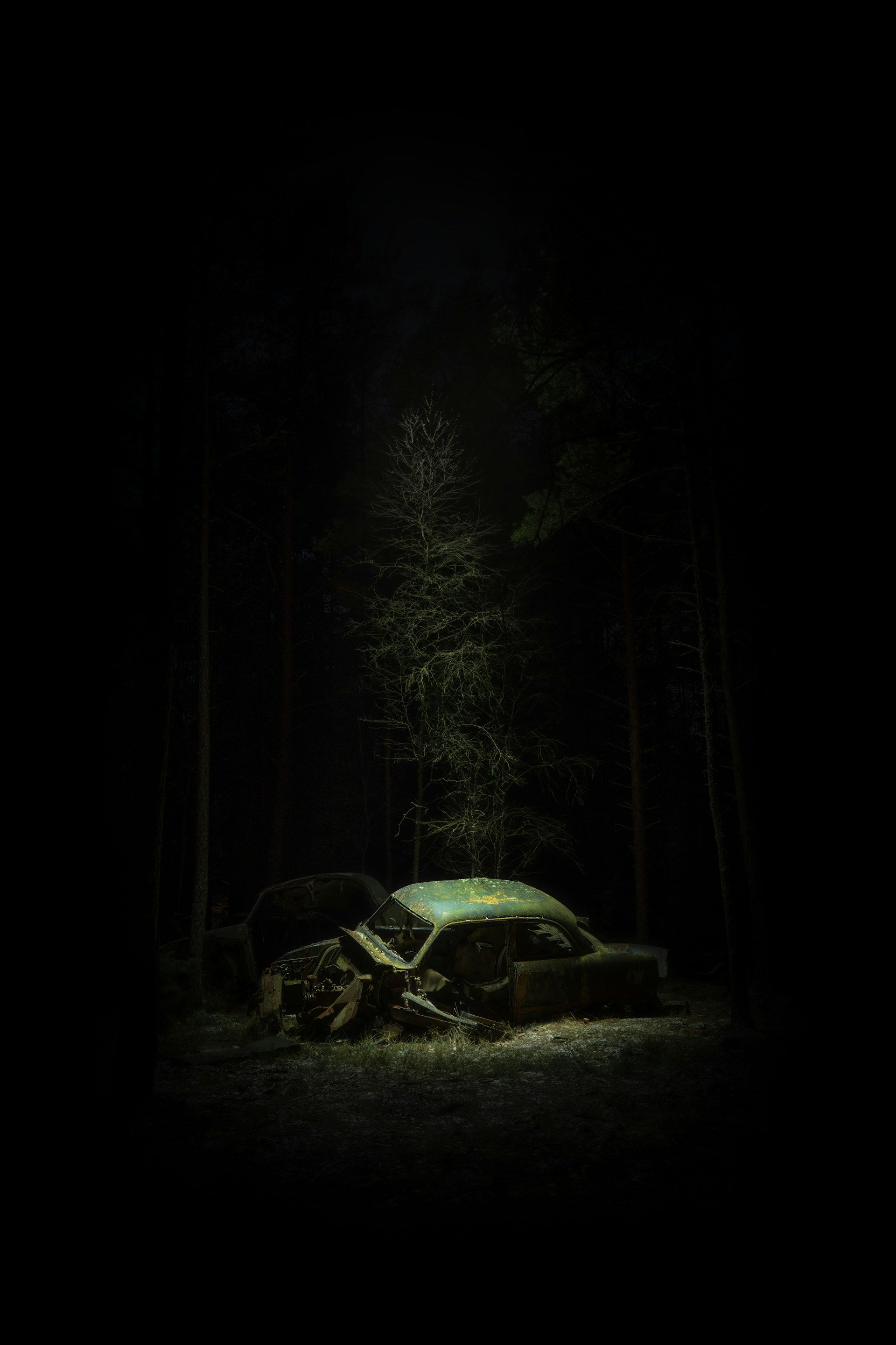 a car that is sitting in the dark