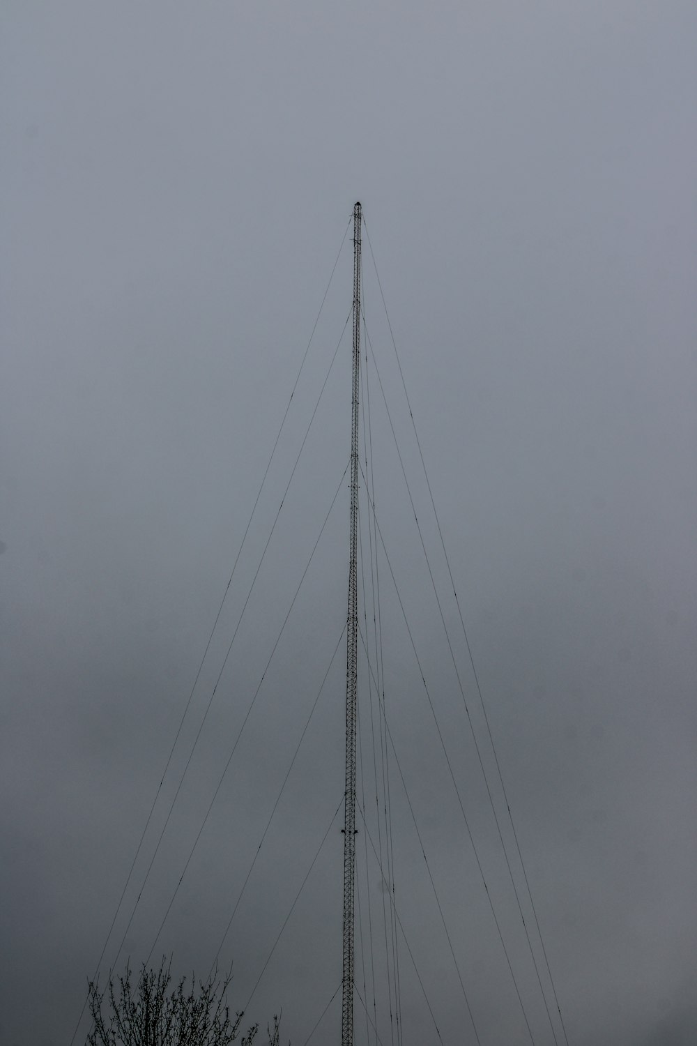 a very tall antenna on a cloudy day
