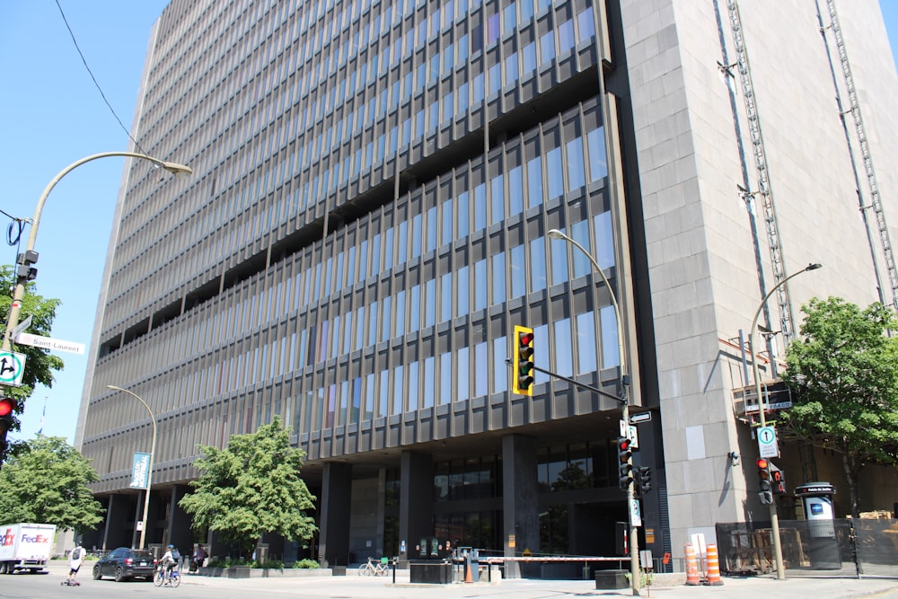 a tall building with a traffic light in front of it