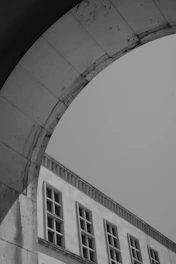 a black and white photo of a building