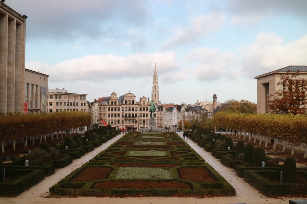 a view of a garden in the middle of a city