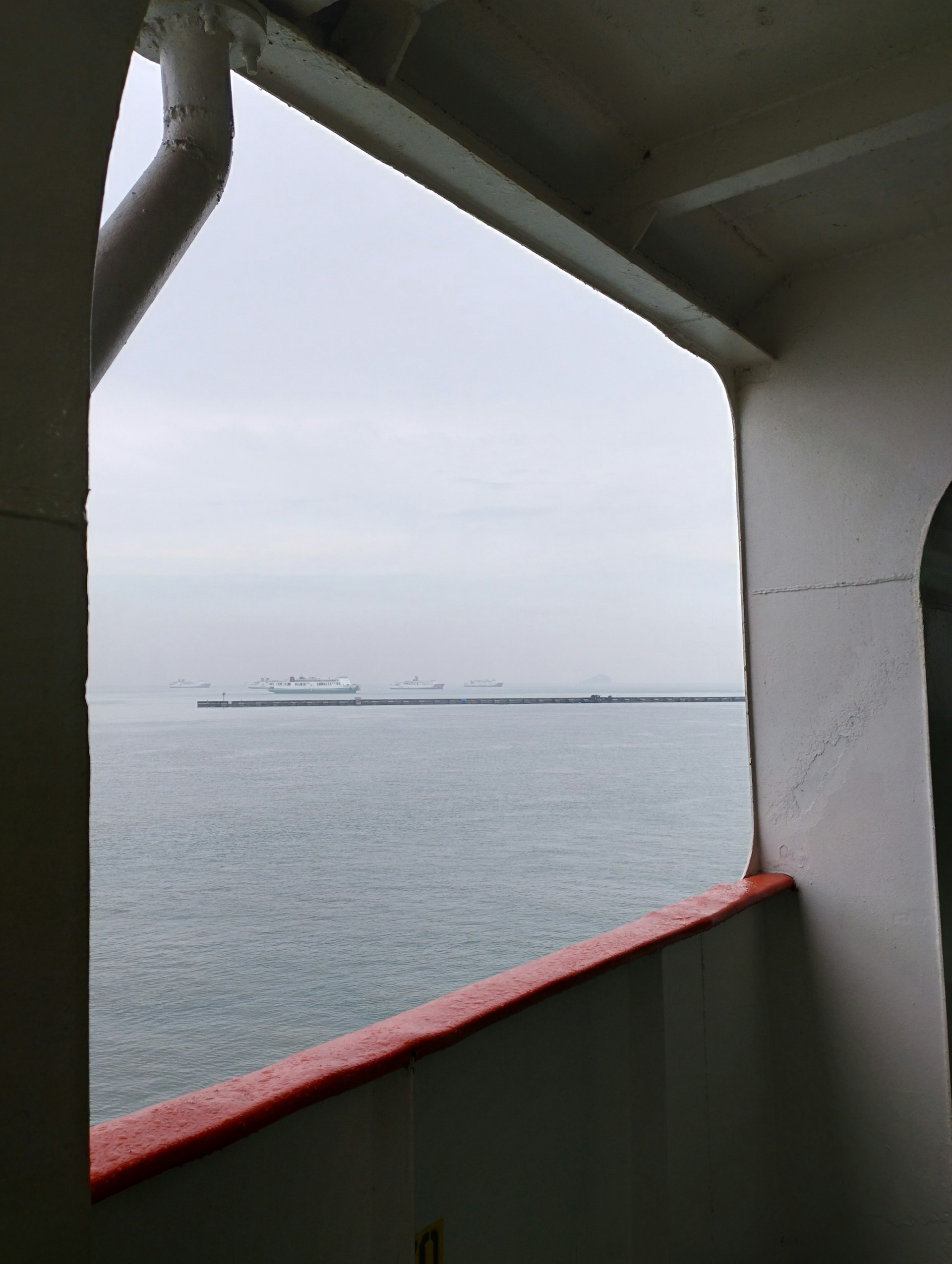 gray computer monitor