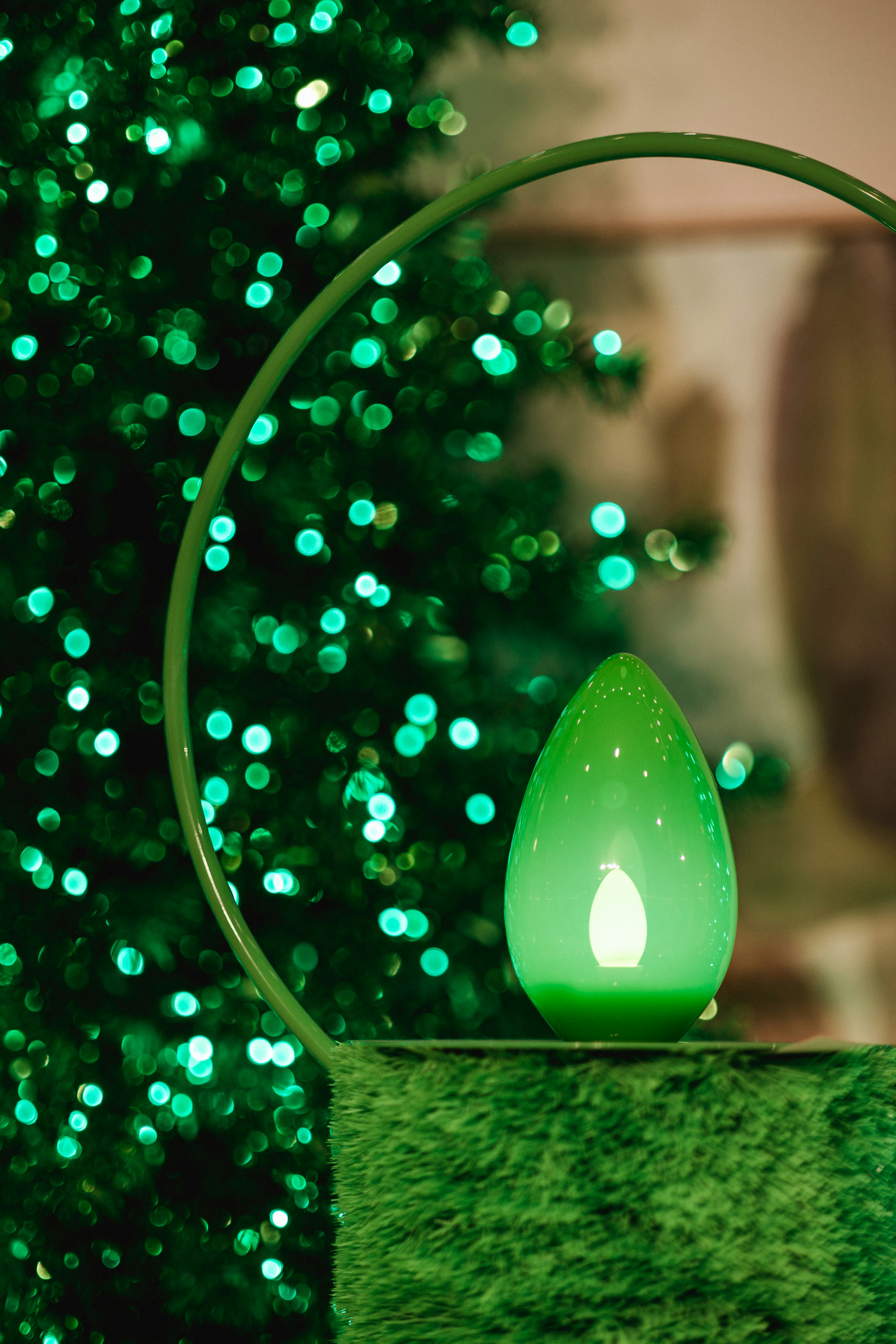 great photo recipe,how to photograph a green lighted candle sitting on top of a table