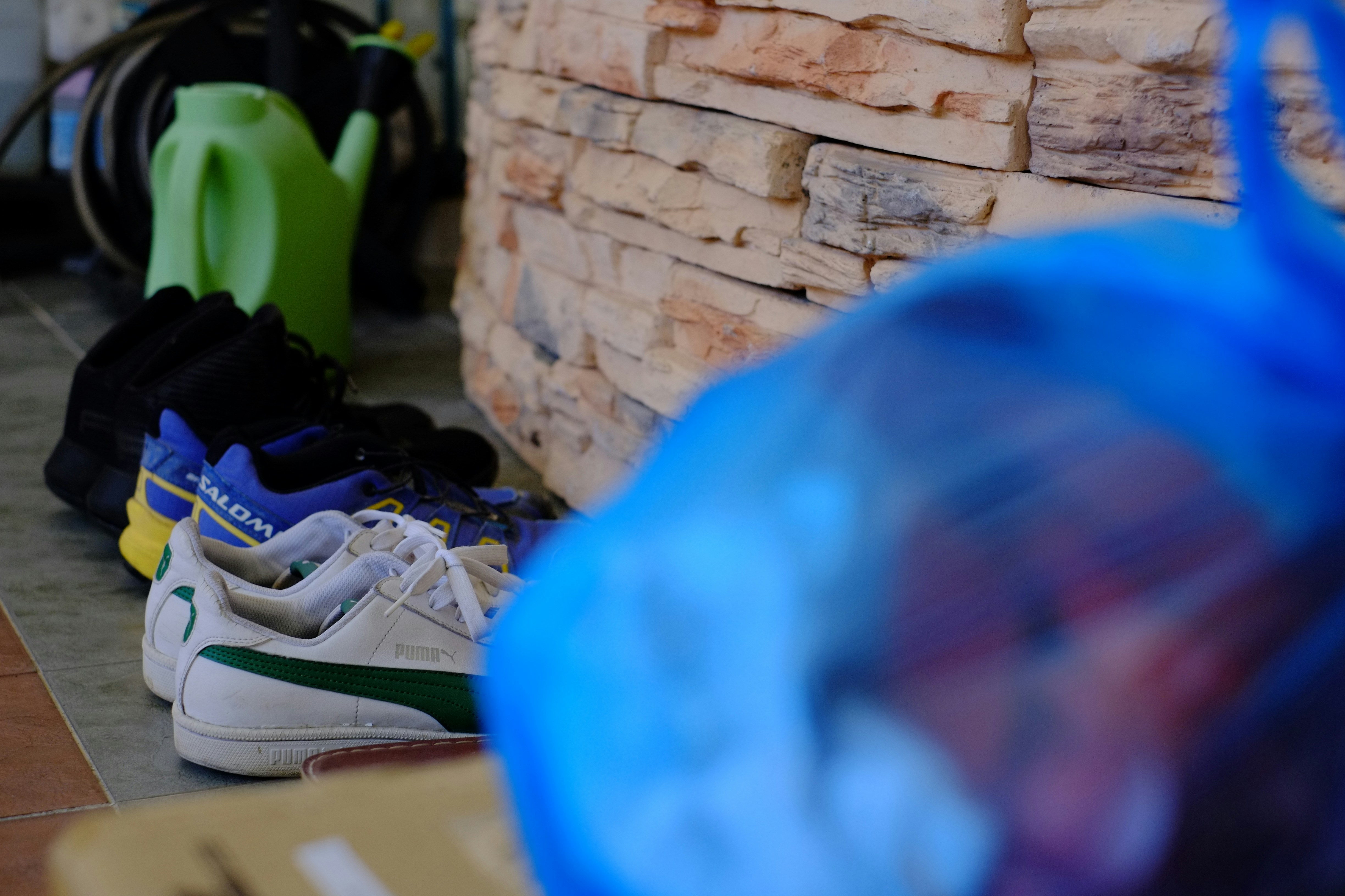 a bunch of shoes that are sitting on the ground