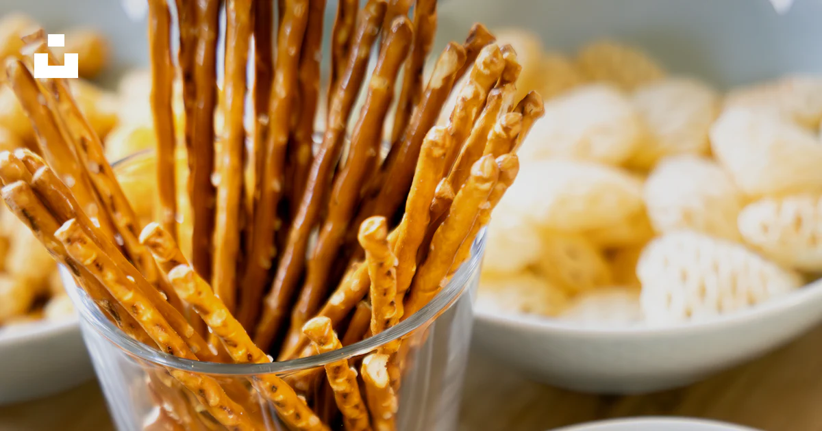 Withtop Snacks A wooden table topped with bowls of food photo – Free #snacks Image on ...