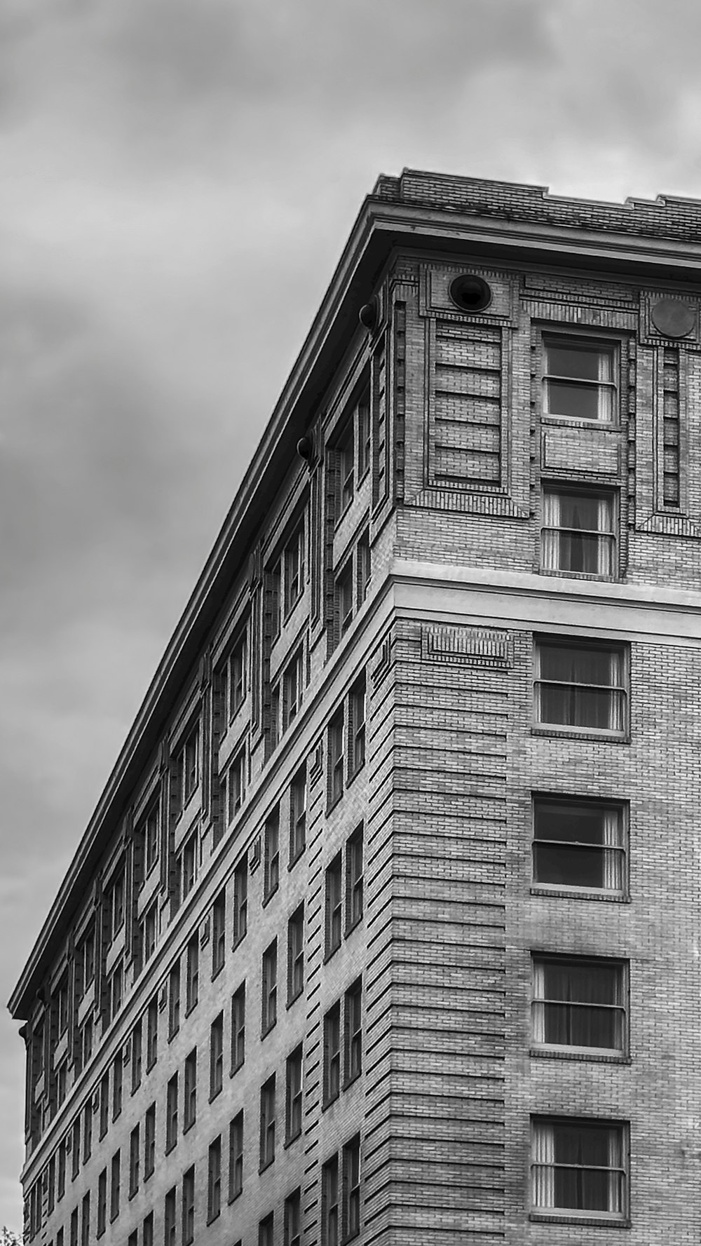 a black and white photo of a tall building