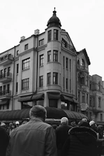 Historic black and white photo of community members gathered in front of an old building in Belo Horizonte.