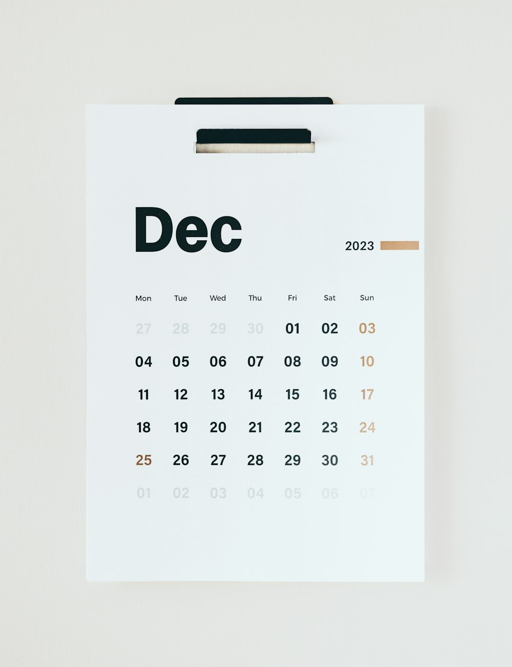 a desk calendar with the word dec on it