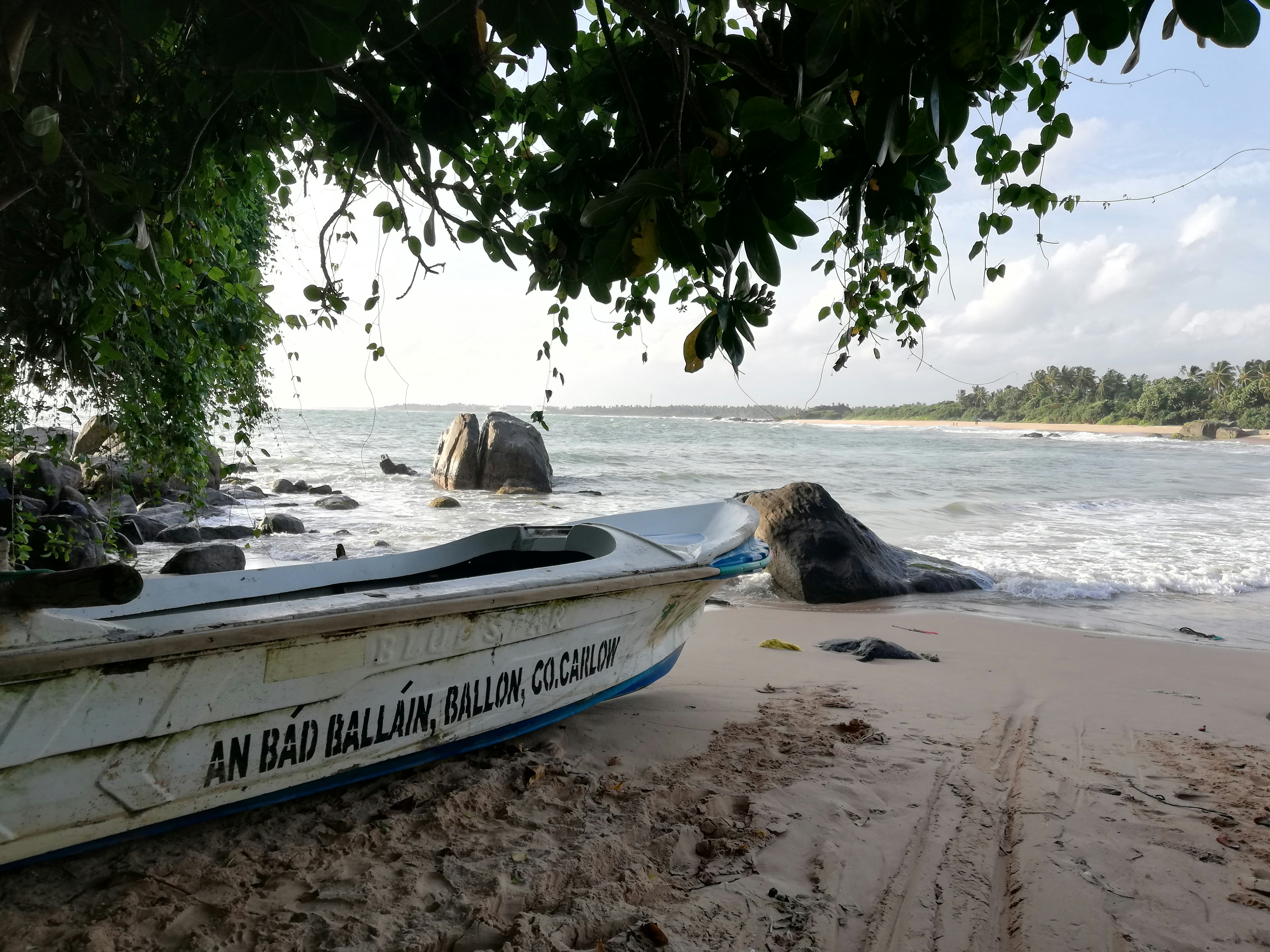 Stay online in the Sri Lanka with a prepaid eSIM from eSIMlii. Instant activation, no roaming charges, and reliable coverage.