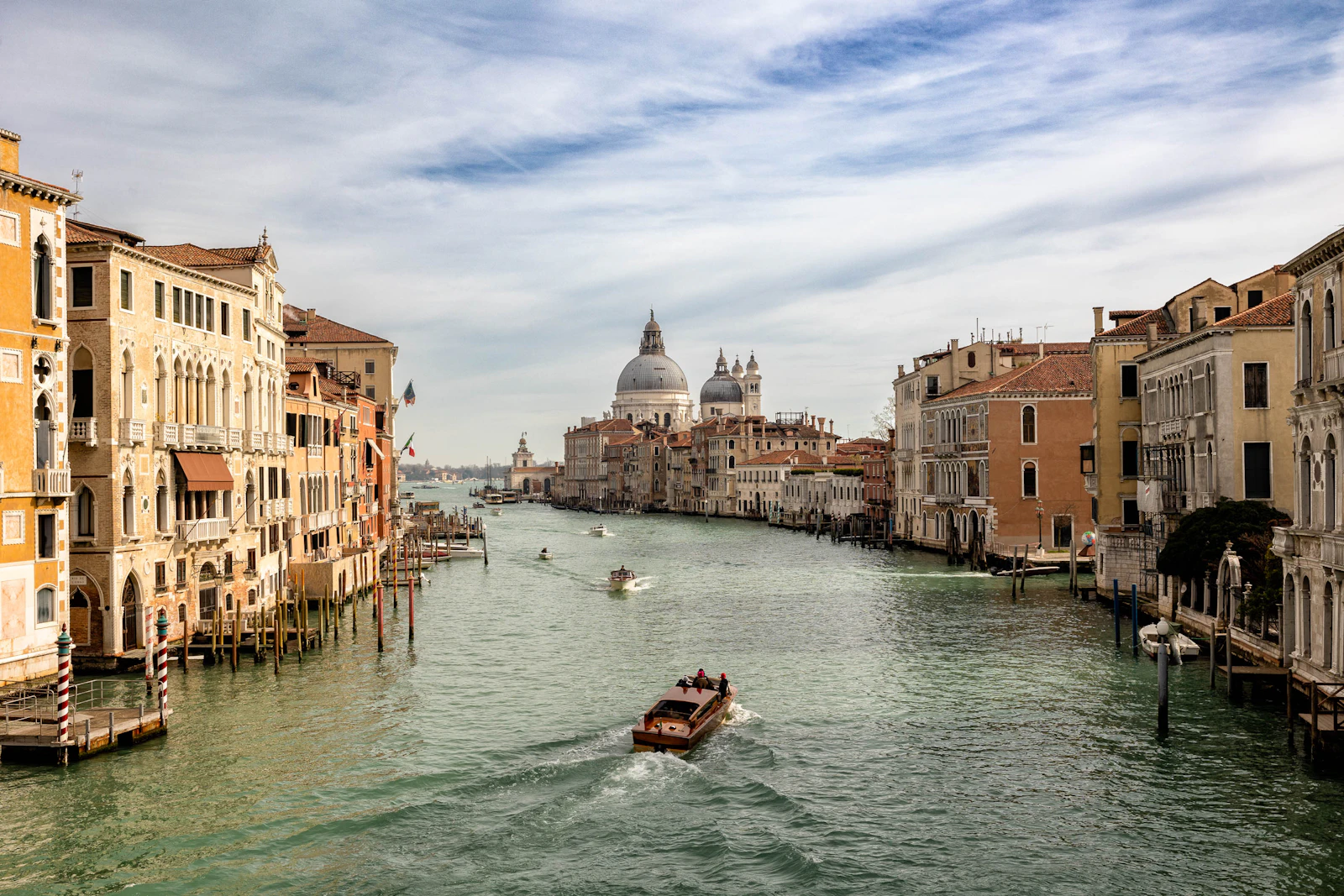 Violino d'Oro Venezia: A Canalside Boutique in San Marco