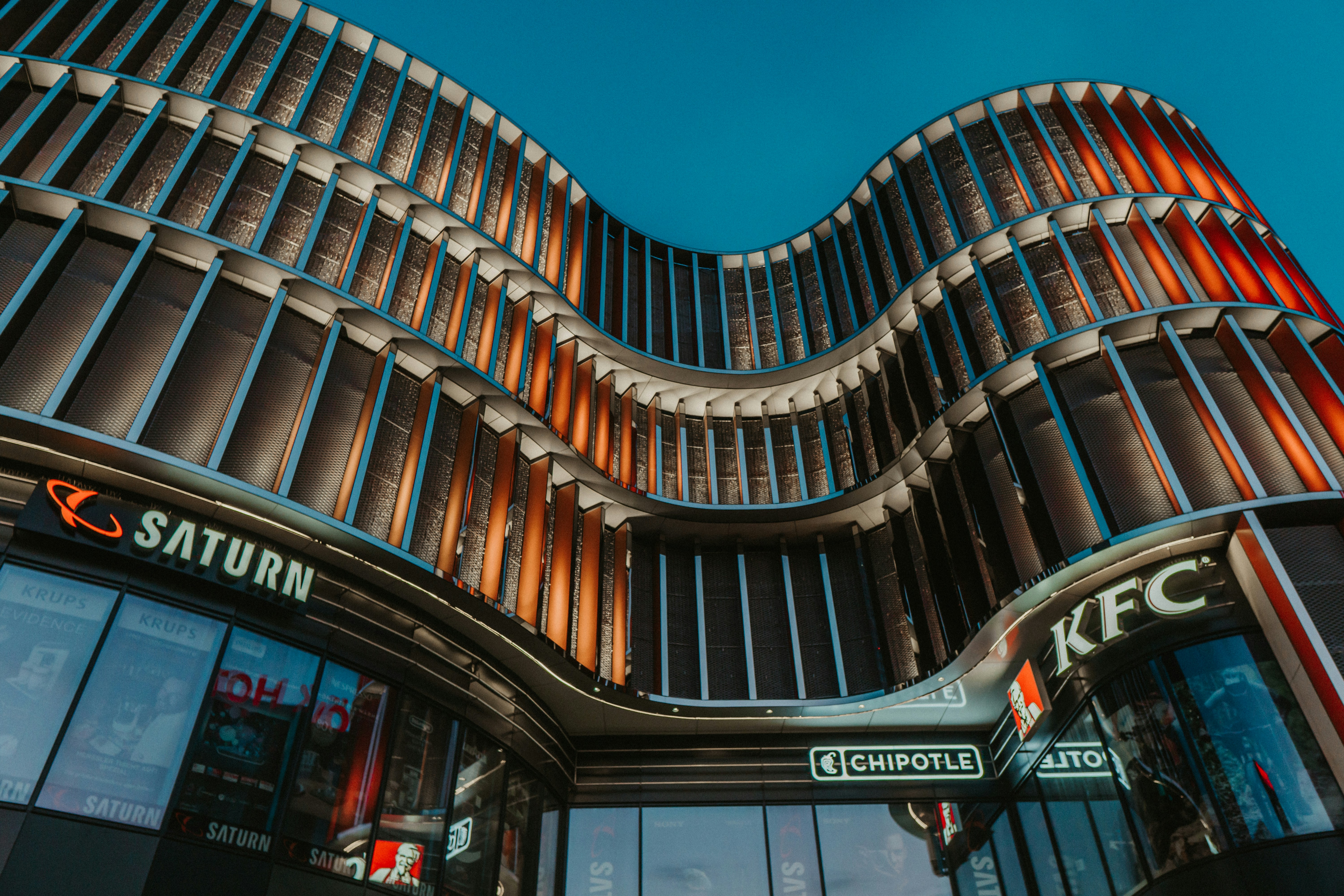 A building that has a curved design on it photo – Free Building Image ...