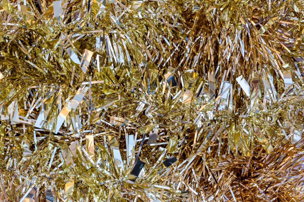 a close up of a bunch of tinsel