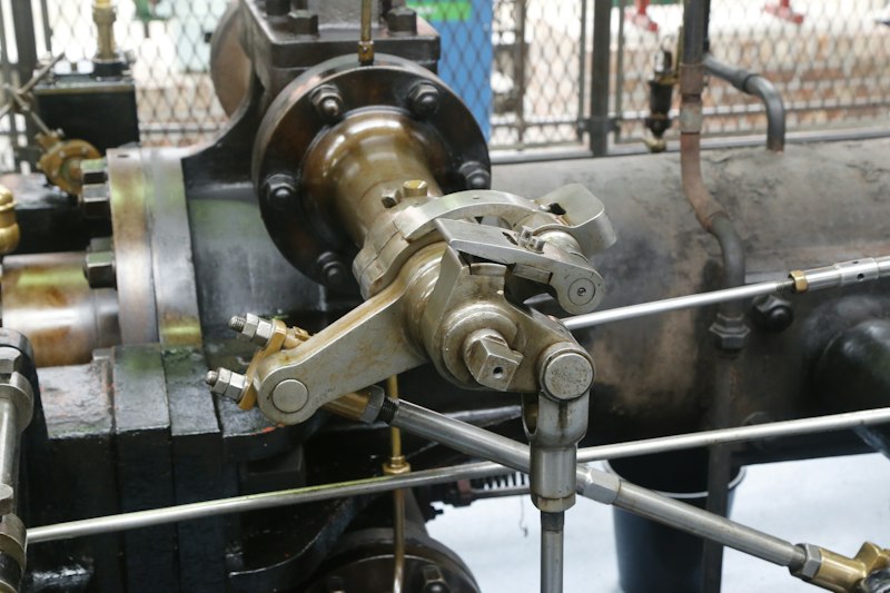 Hydraulic Components — cylinders and machinery