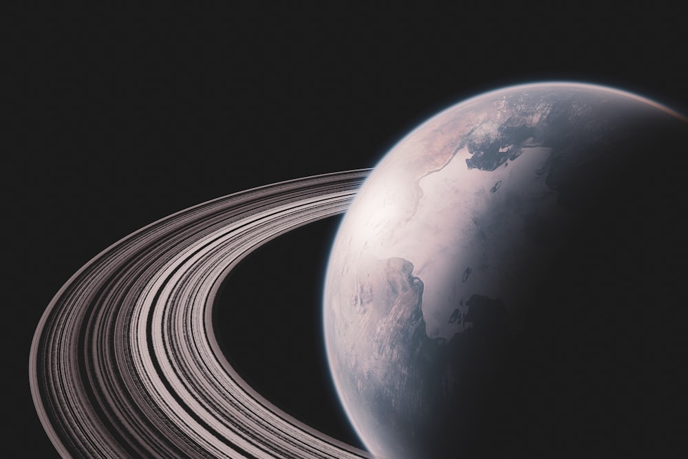 月を背景に宇宙から撮影した土星の写真
