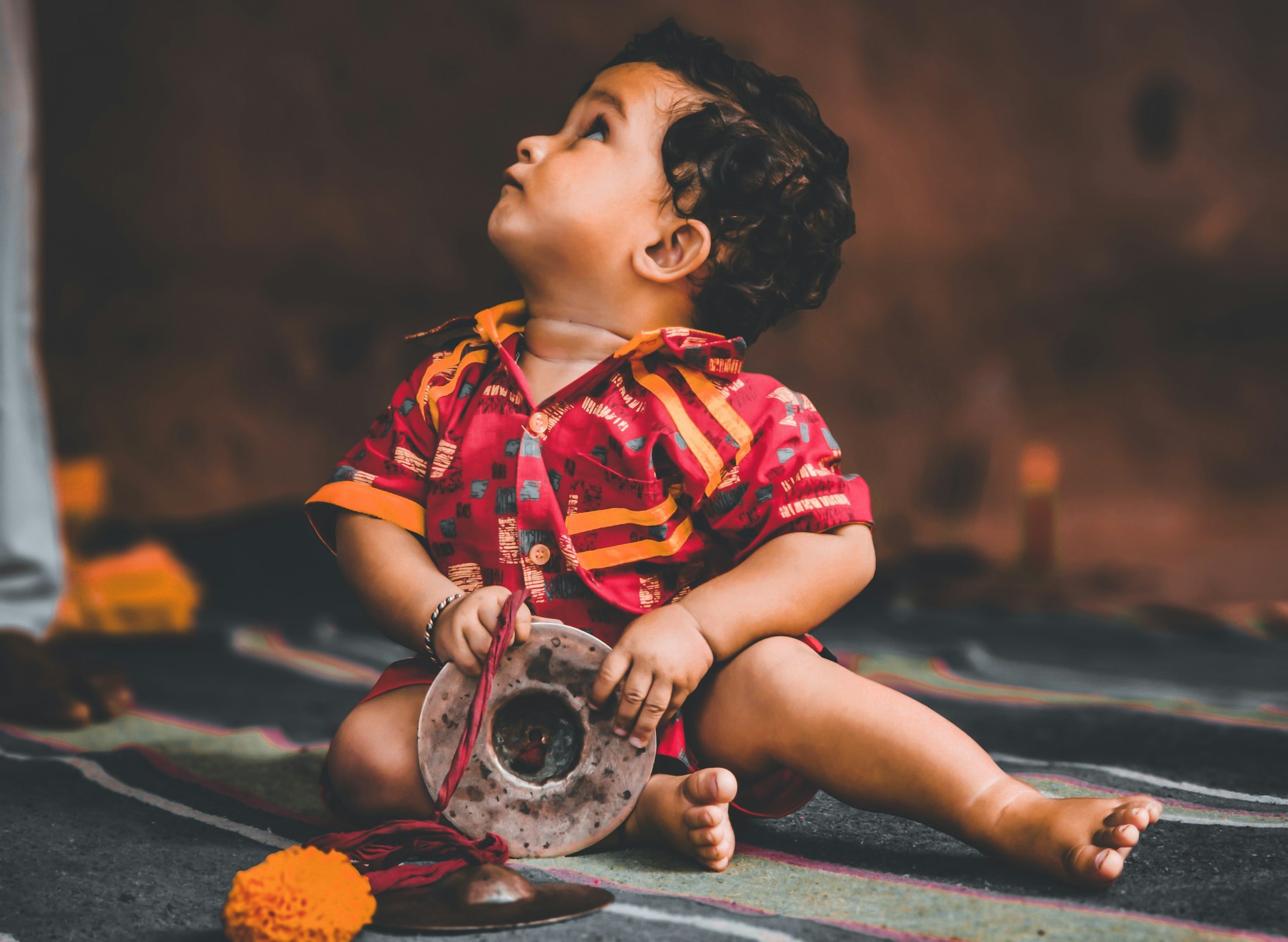 gray computer monitor