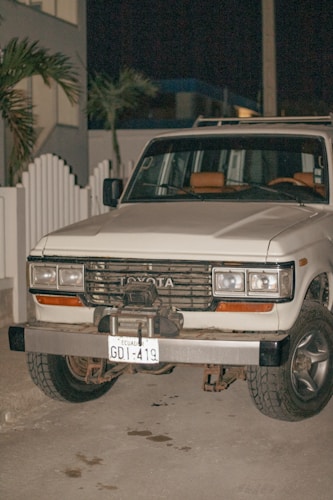 Photo 1701478008247 9892cc3c26c2?q=85&w=500&h=500&fit=crop