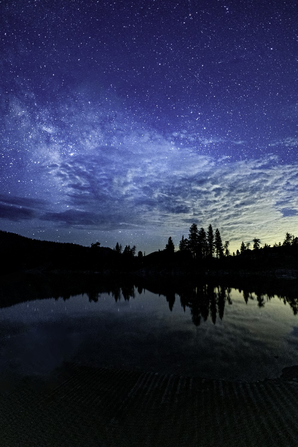 the night sky is reflected in the water