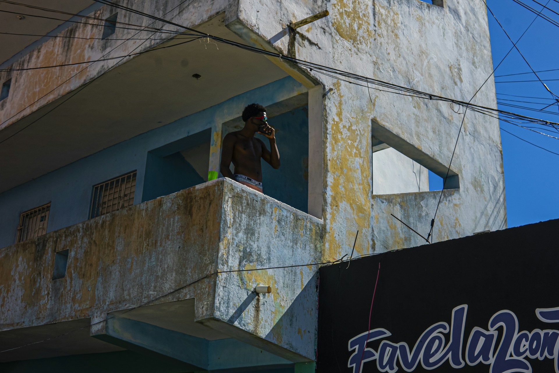 gray computer monitor