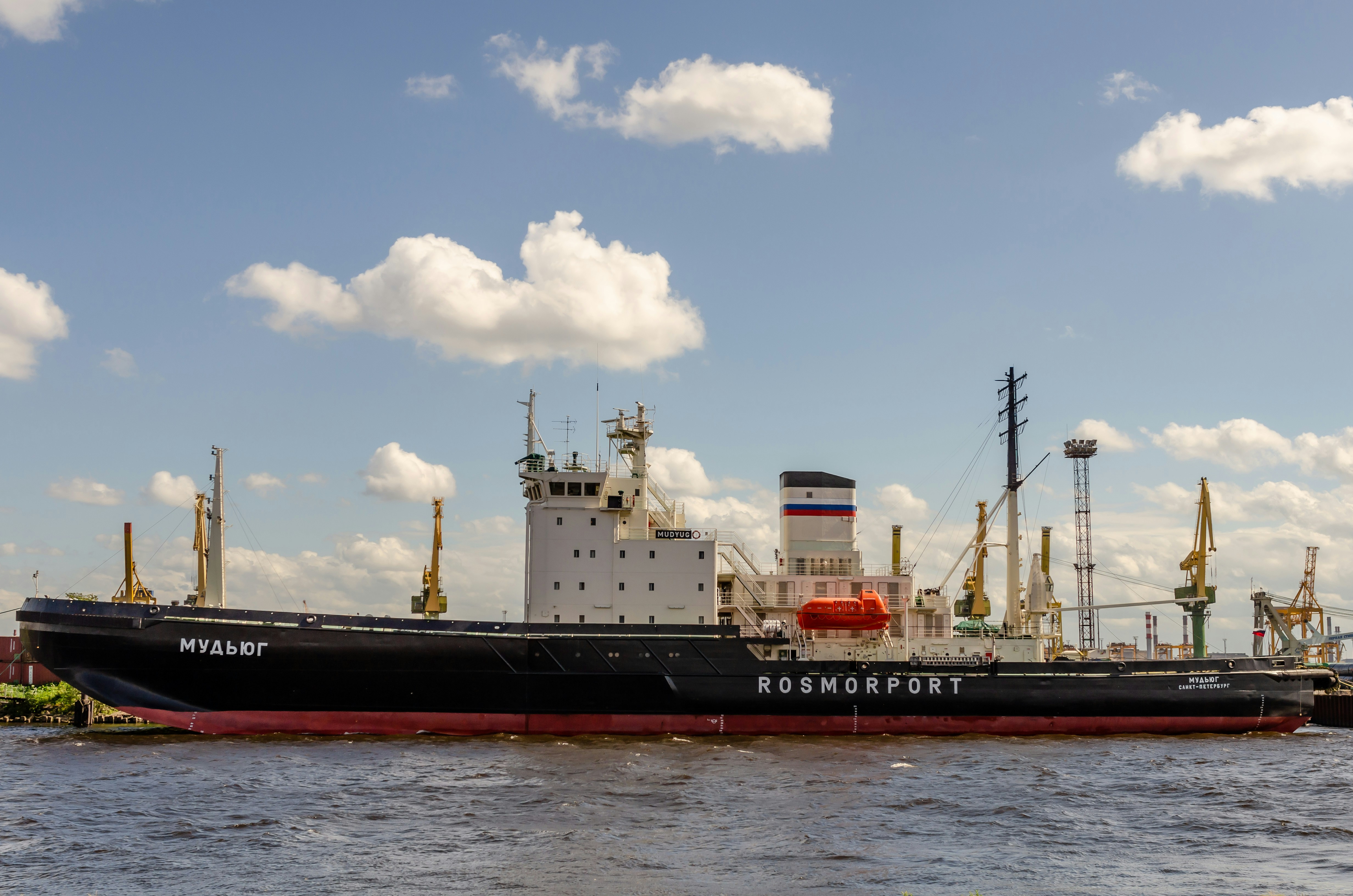 Виды и особенности консольных кранов