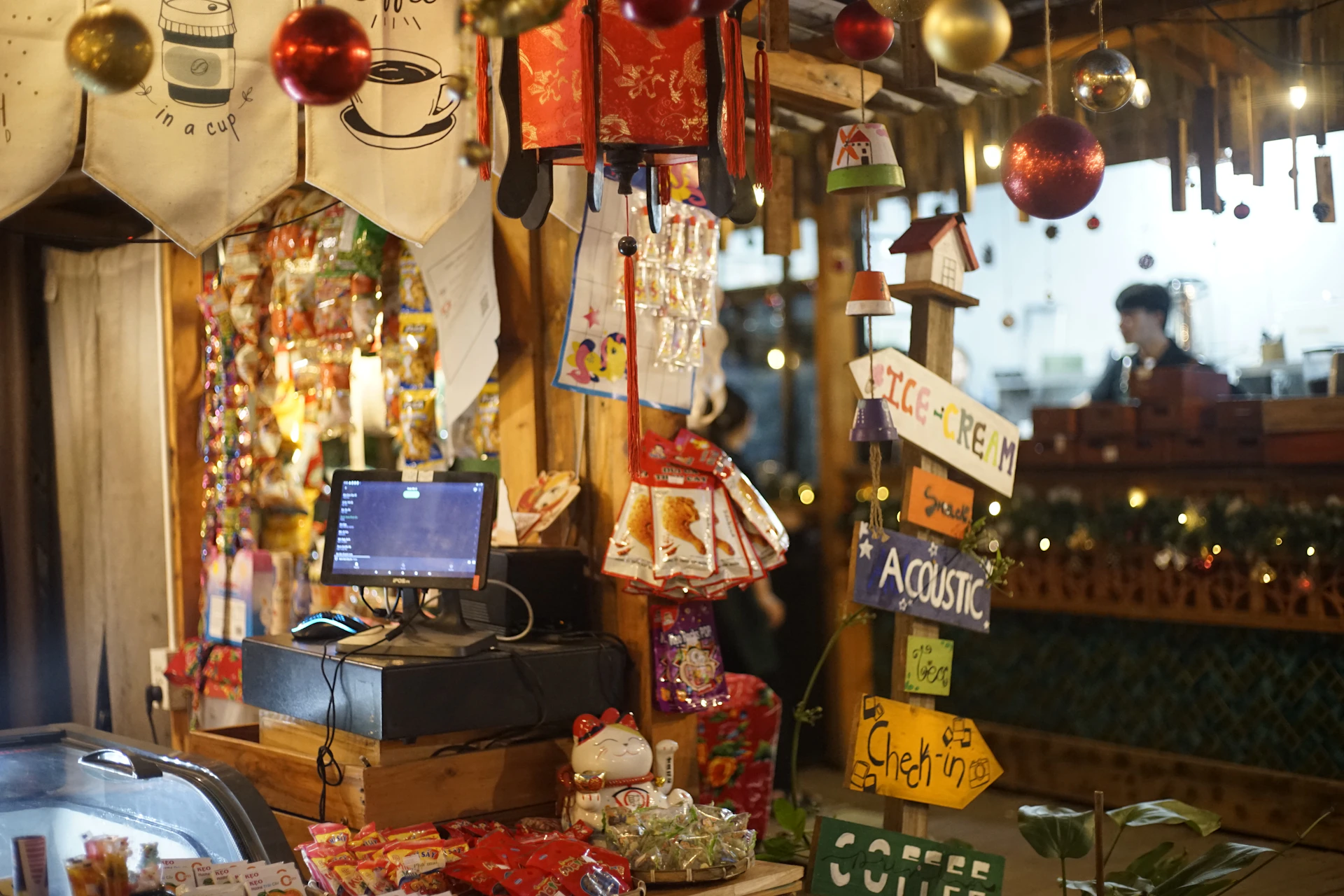 gray computer monitor