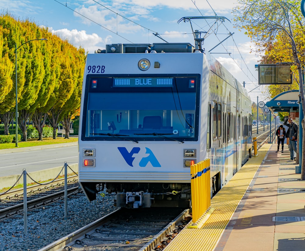 a white train pulling into a train station