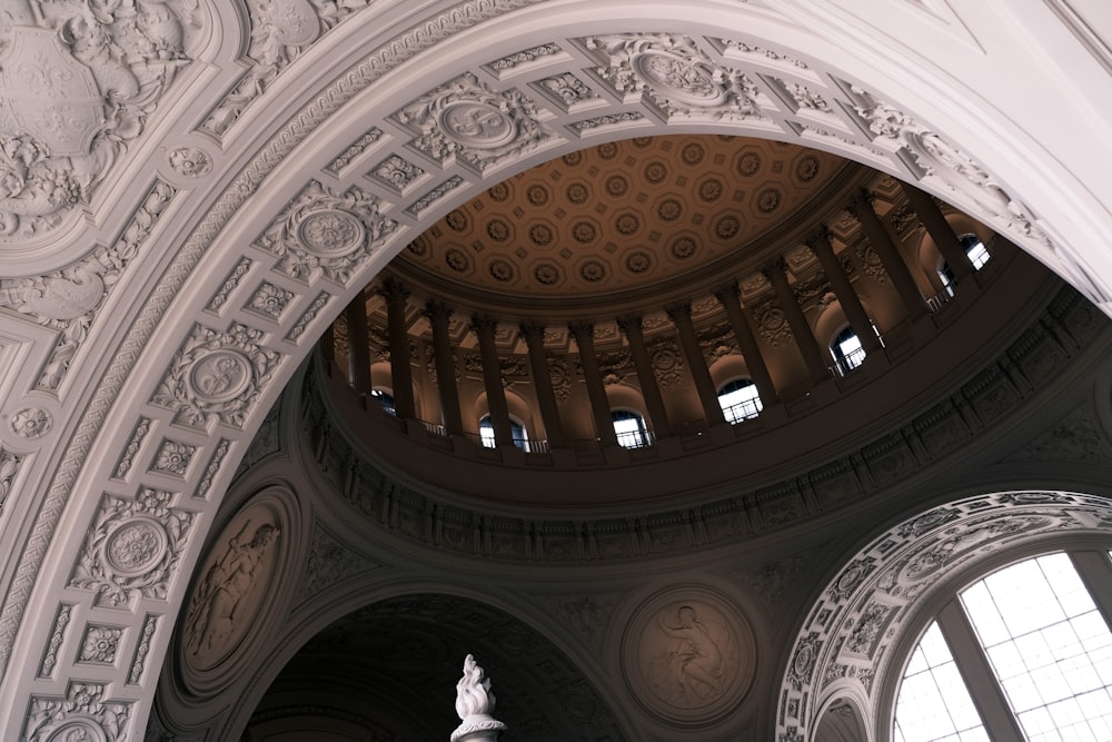 a view of the ceiling of a large building