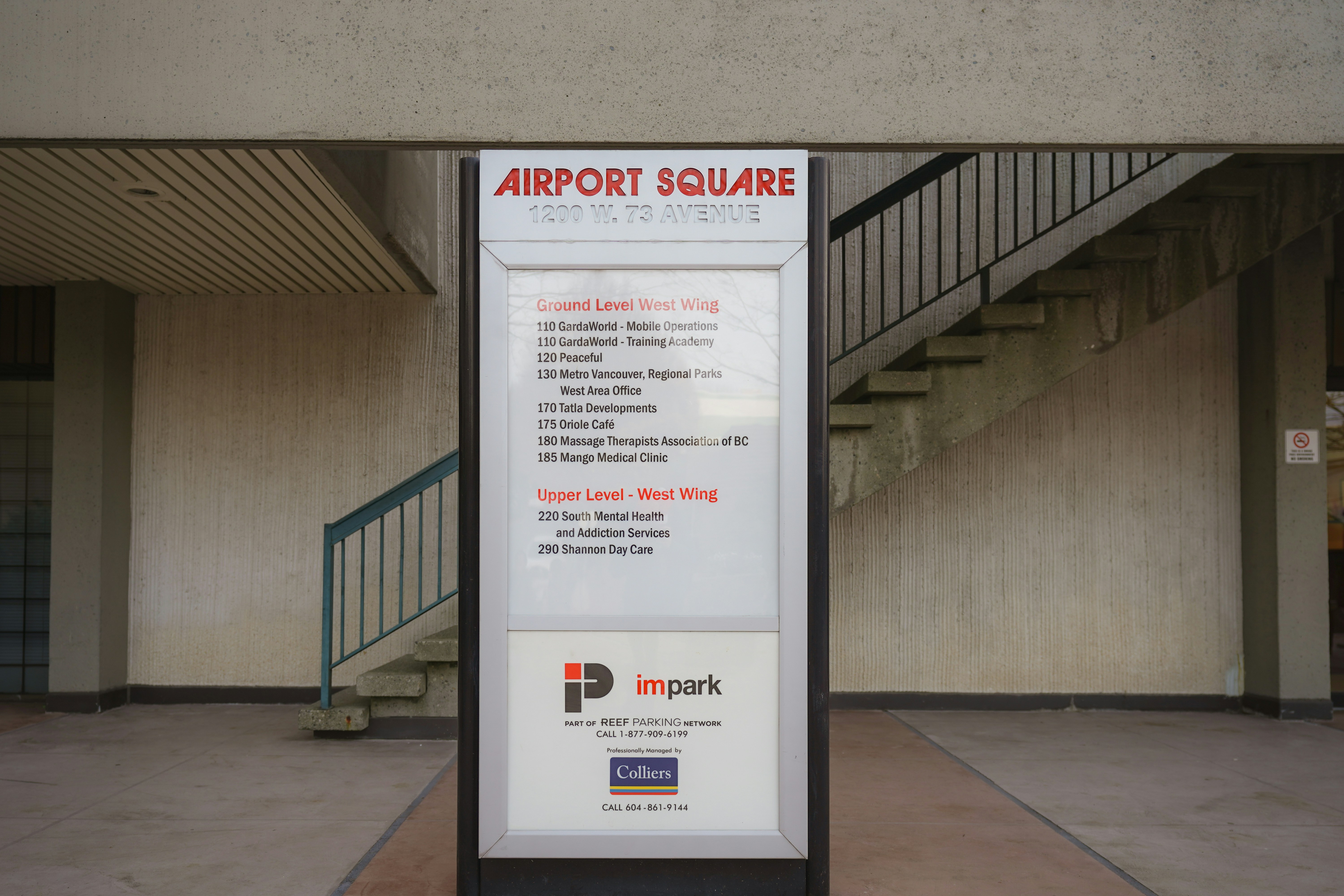 Airport Pop‑Ups, Lounge Economies, and Micro‑Events: How Budget Travelers Win in 2026