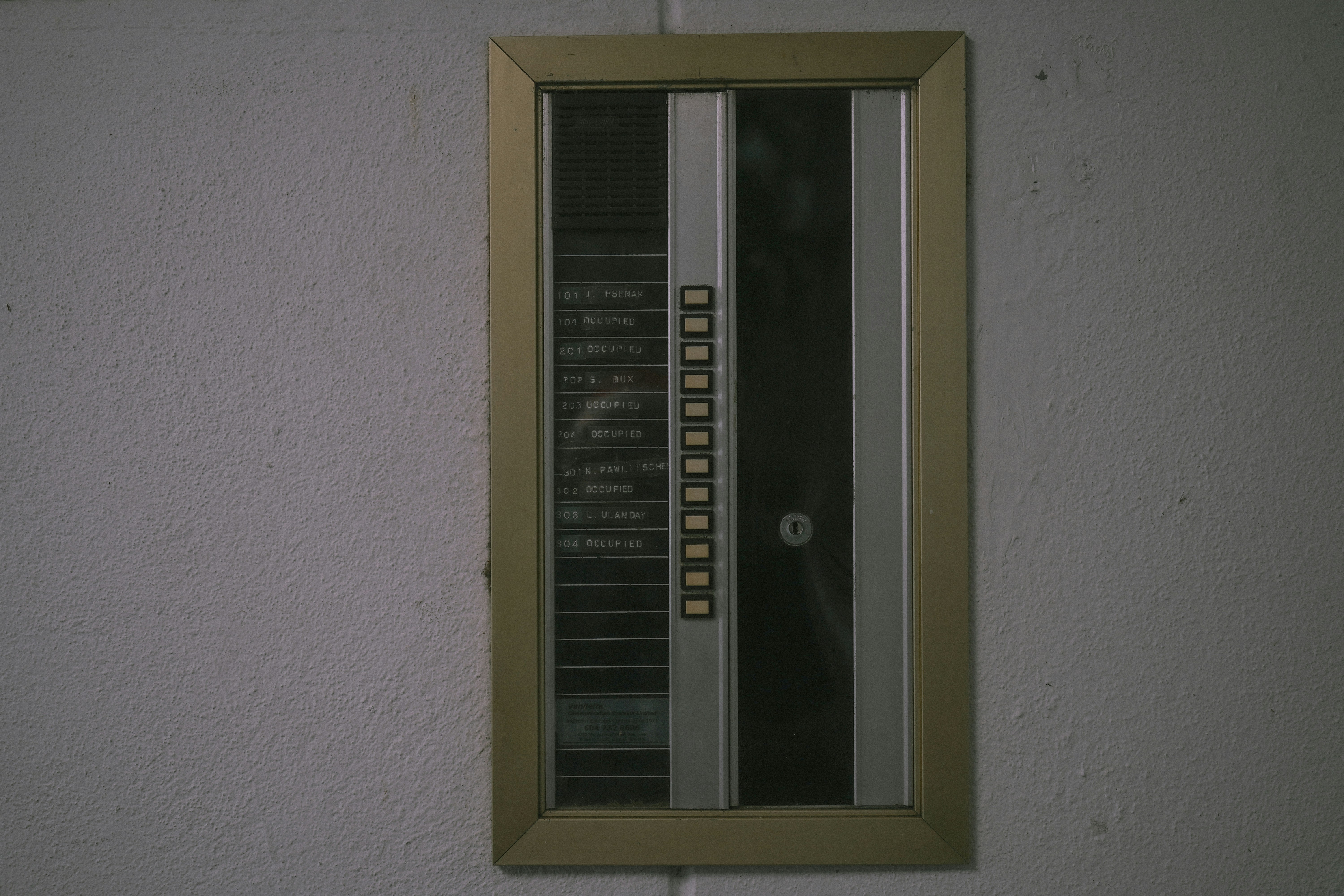 photo-1701518035104-2584dc173ae6?ixid=M3wxMjA3fDB8MXxzZWFyY2h8M3x8ZmlsbSUyMGZvciUyMHNsaWRpbmclMjBnbGFzcyUyMGRvb3IlMjBwcml2YWN5fGVufDB8fHx8MTc2Mzk1ODY2OHww\u0026ixlib=rb-4.1.0