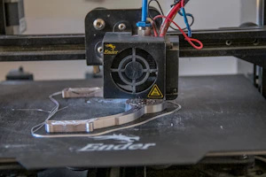 Ein 3D-Drucker ist eingezogen