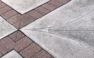 Yellow brick patterns overlaid on a digital map, illustrating calculated trajectories.